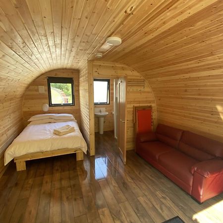 Earth Pod 2 Pet Friendly Villa นีธ ภายนอก รูปภาพ